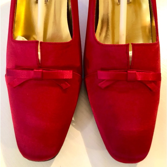 Red Satin pump bow detail 3 inch heel leather sole size 7.5 - Picture 2 of 16
